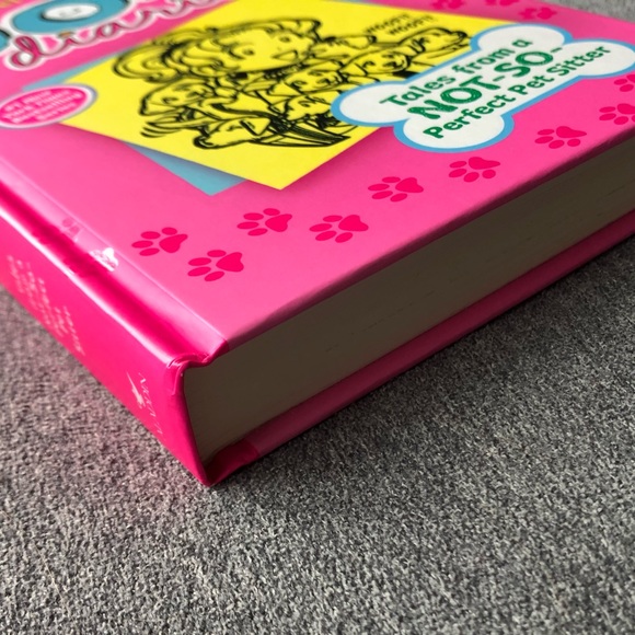 Dork Diaries #10 ~ Tales From a Not-So-Perfect Pet Sitter ~ Hardcover ~ New! - Picture 3 of 5